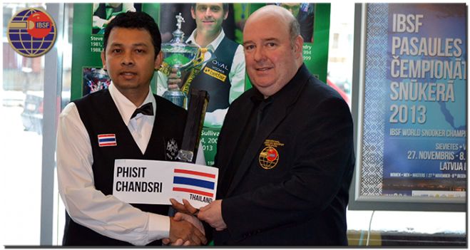 Winner of Masters Championship, Phisit Chandsri of Thailand with IBSF President, Jim Leacy