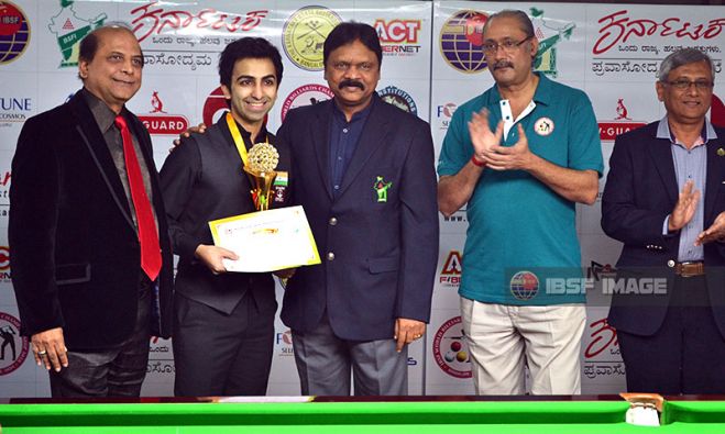 Pankaj Advani with BSFI officials